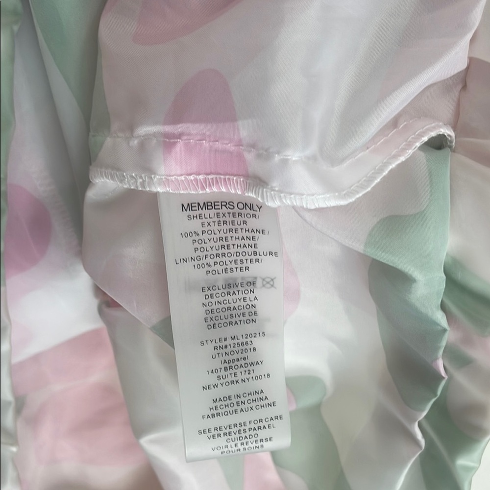 Members Only Pink and Green Raincoat Lightweight Water-Resistant - Picture 5 of 5